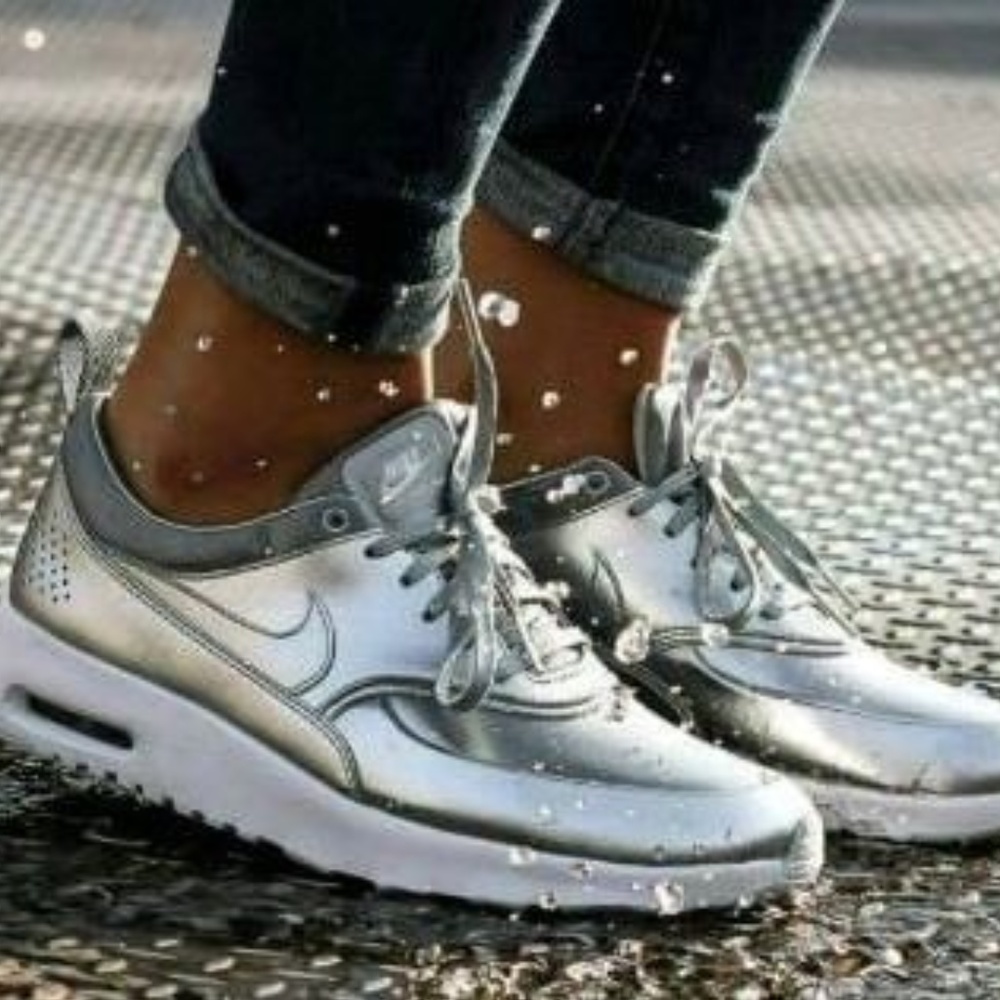 Nike Women Sz 7 Air Max Thea Metallic Silver
